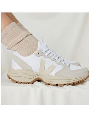 VEJA Venturi || Hexamesh Sneaker 
Women size 6 new 
$190 Color: Gravel/ White